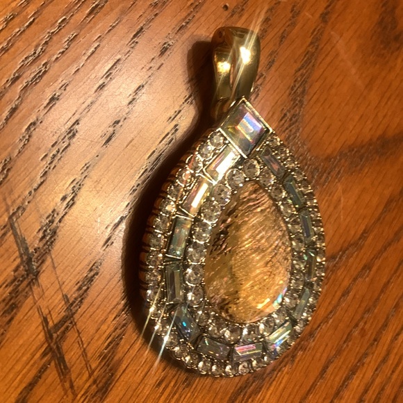 BEAUTIFUL New Premier Designs Gold Tone Pendant w/Wide Magnetic Closure Clasp - Picture 11 of 17
